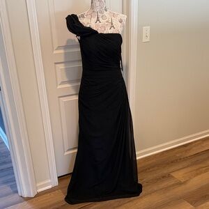 Allure One-Shoulder Black Formal Gown
